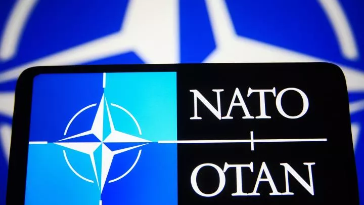 Эксперт: Запад показал свою враждебность по отношении к России 