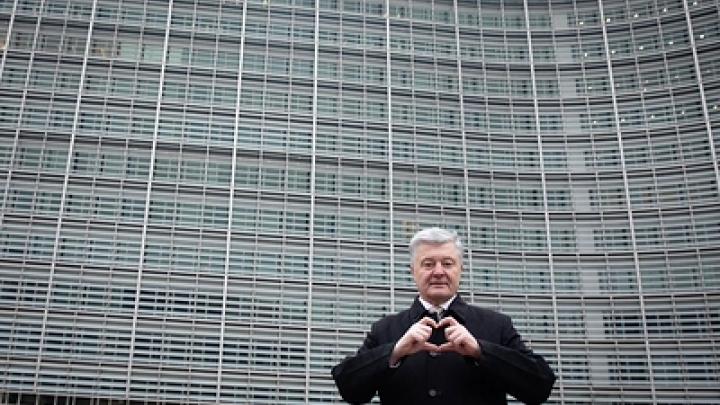 Российские военные приняли гуманитарную помощь от Порошенко