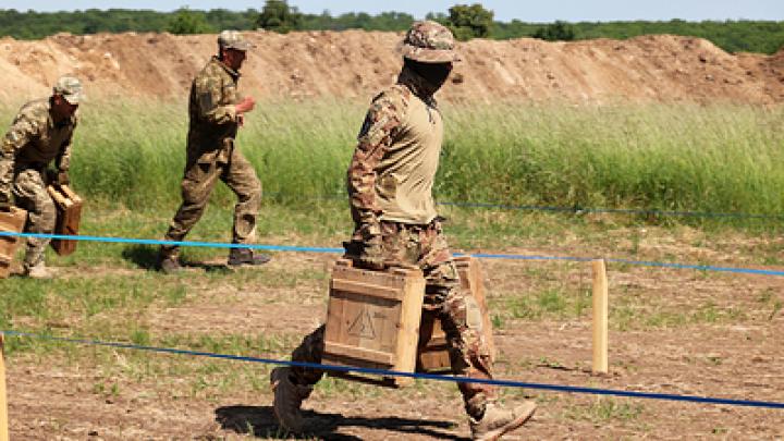 Запад отправляет на Украину кадровых военных под видом наемников – Лавров