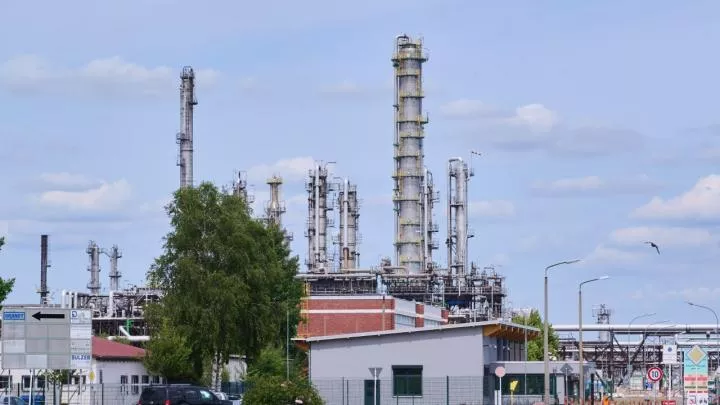 Украина повысит плату за транзит российской нефти по Дружбе – Bloomberg