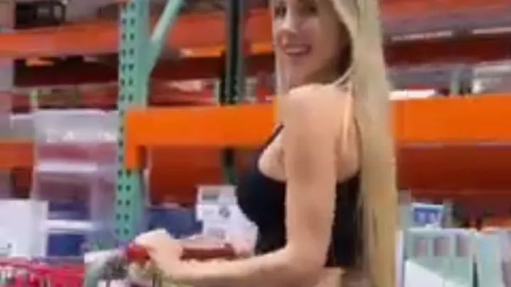 Сначала потеряла дар речи, потом испытала боль, от главного русского продукта: Американка пришла в наш магазин