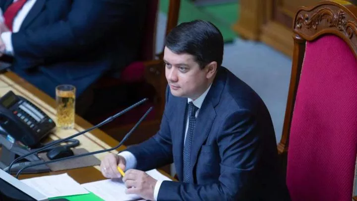 Отставку Разумкова с поста спикера рассмотрят в день рождения Путина