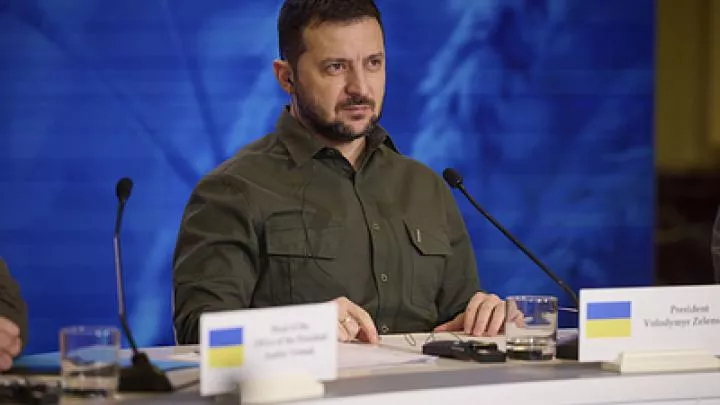 Зеленский потребовал от Запада более триллиона долларов на восстановление Украины Зеленский потребовал от Запада более триллиона долларов на восстановление Украины