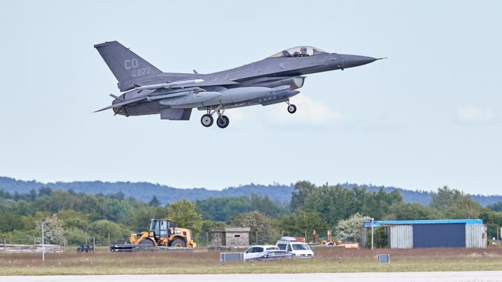 Киев может получить до полусотни истребителей F-16 – сенатор