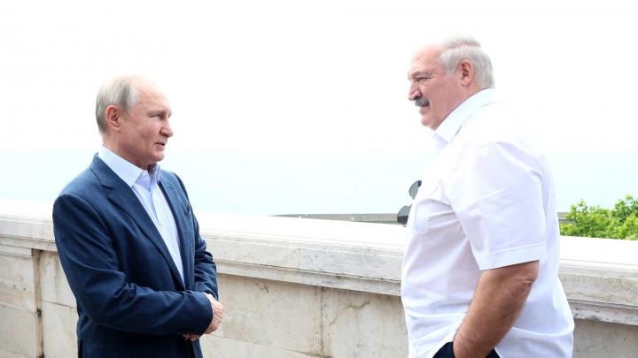 Путин и Лукашенко почтили память погибших воинов на Валааме